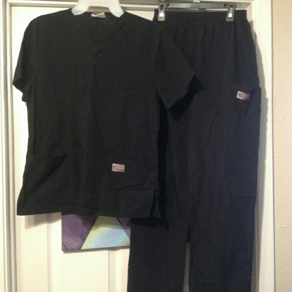 Scrub set